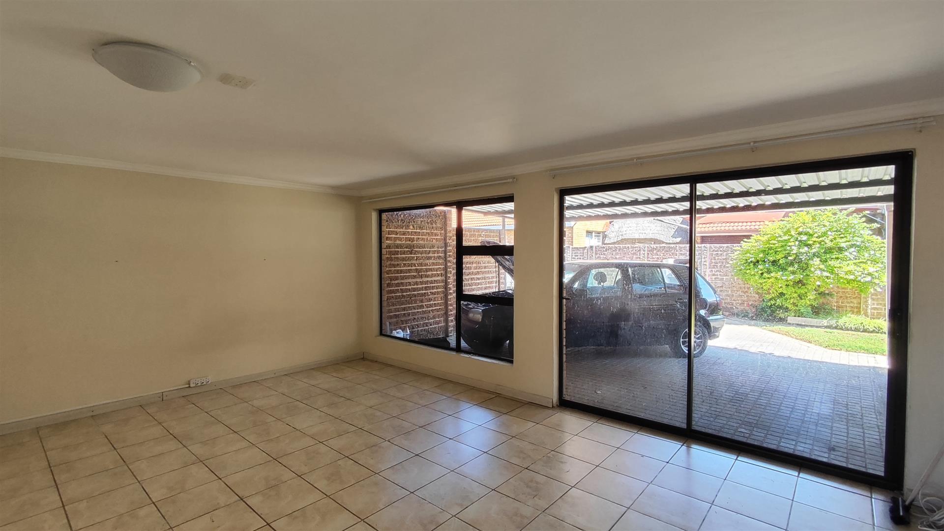 Bed Room 1 - 41 square meters of property in Bonaero Park