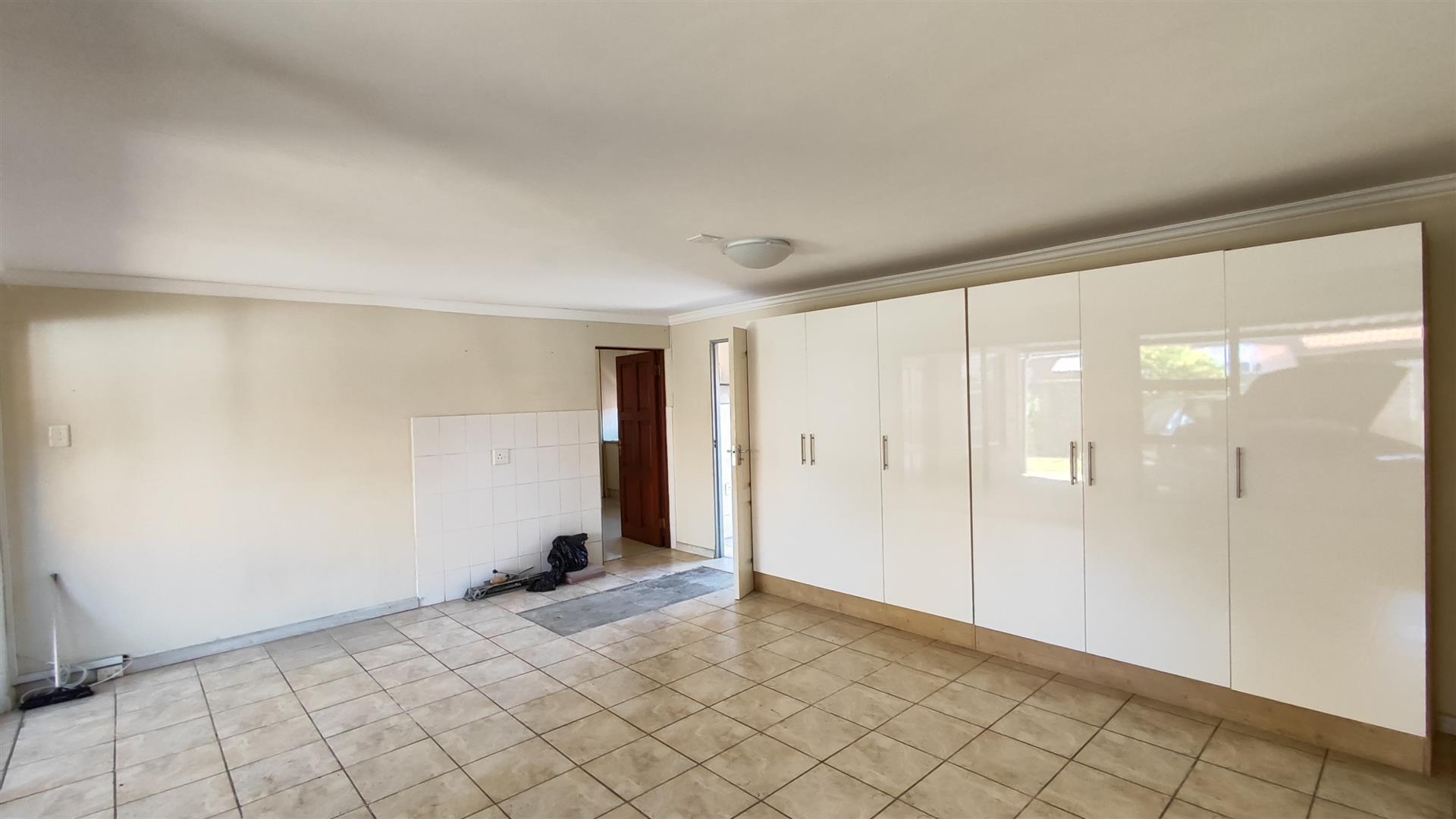 Bed Room 1 - 41 square meters of property in Bonaero Park