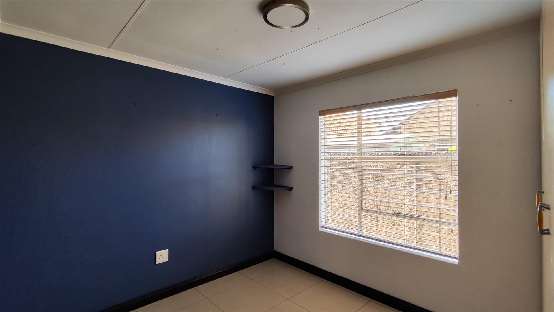 Bed Room 2 - 16 square meters of property in Bonaero Park