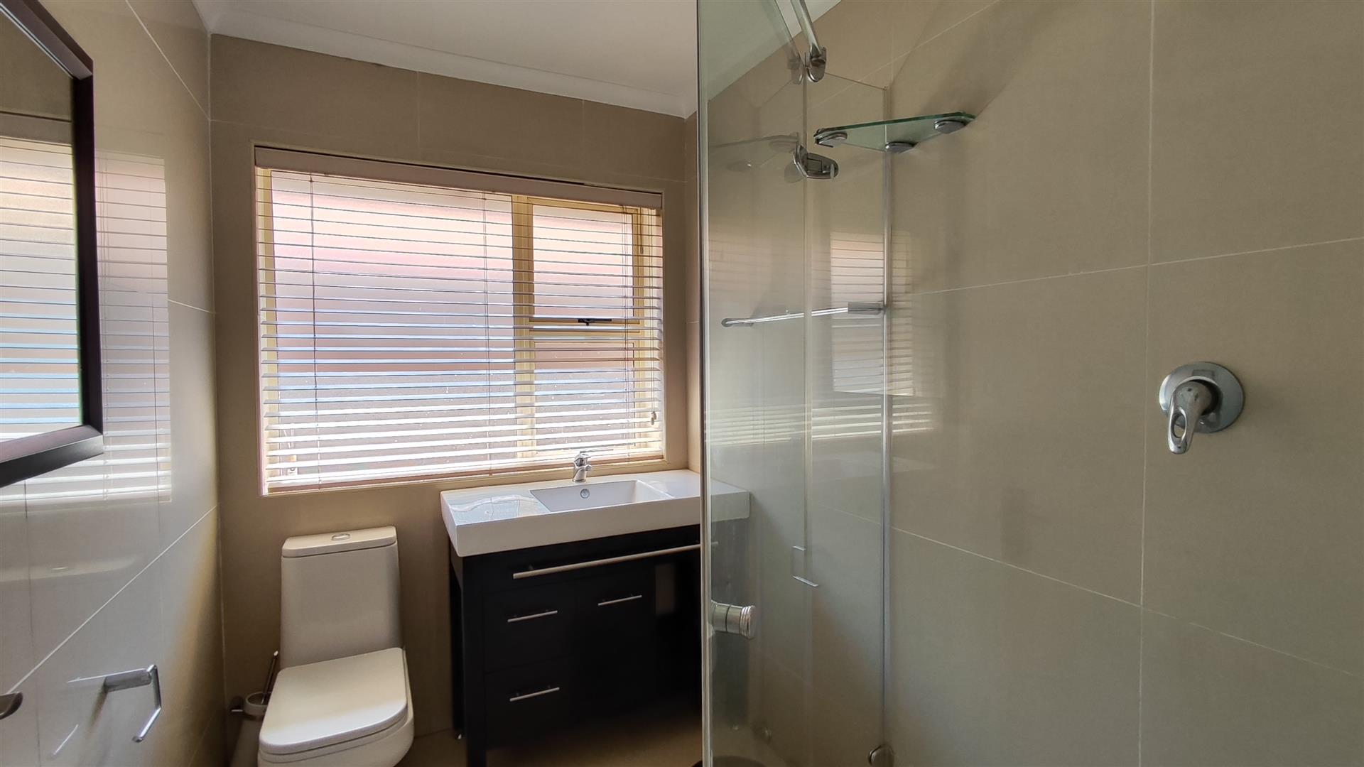 Bathroom 1 - 6 square meters of property in Bonaero Park