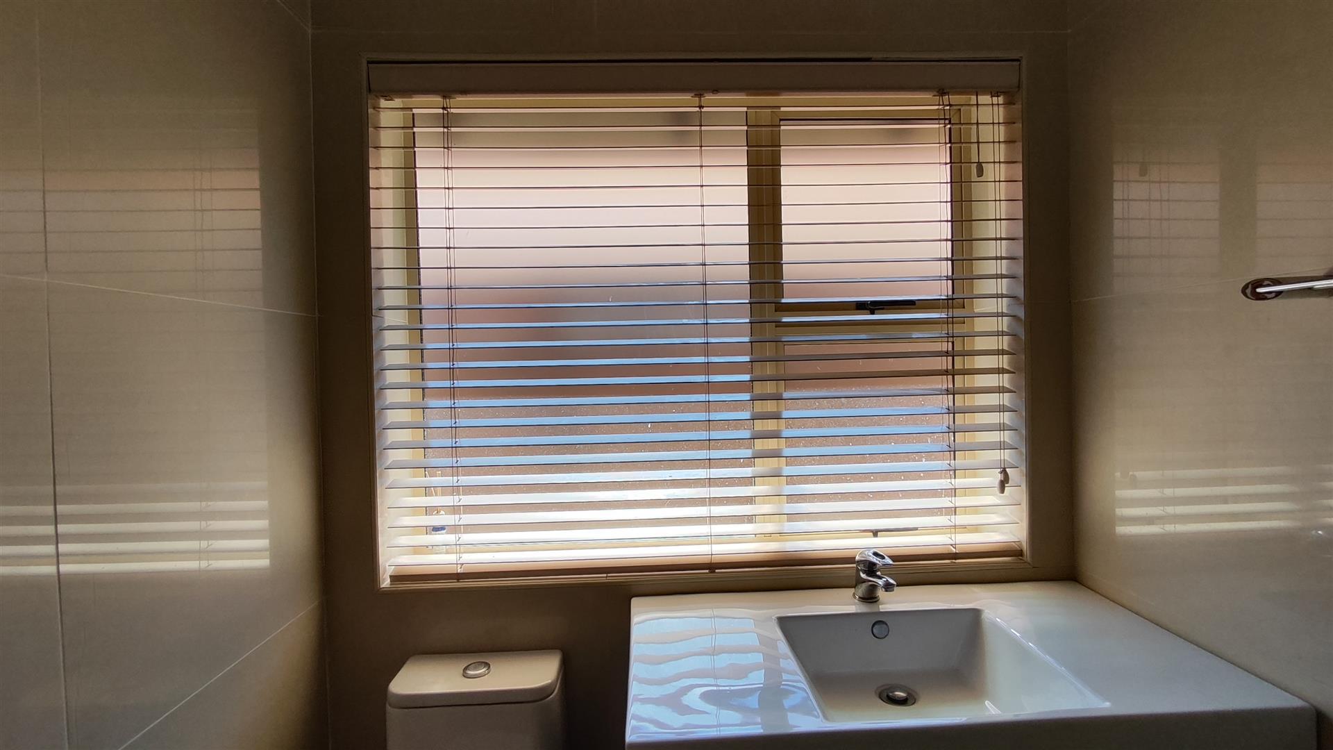 Bathroom 1 - 6 square meters of property in Bonaero Park