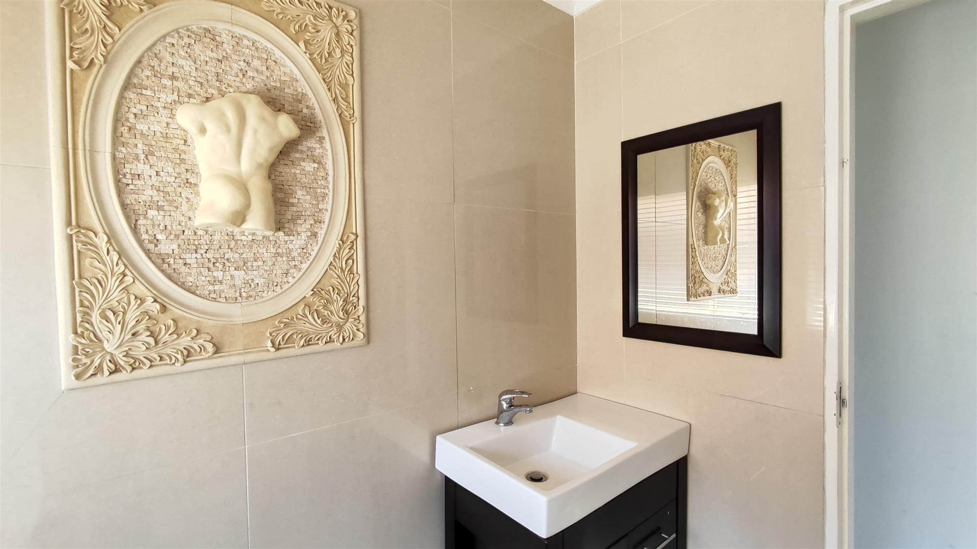 Bathroom 2 - 7 square meters of property in Bonaero Park