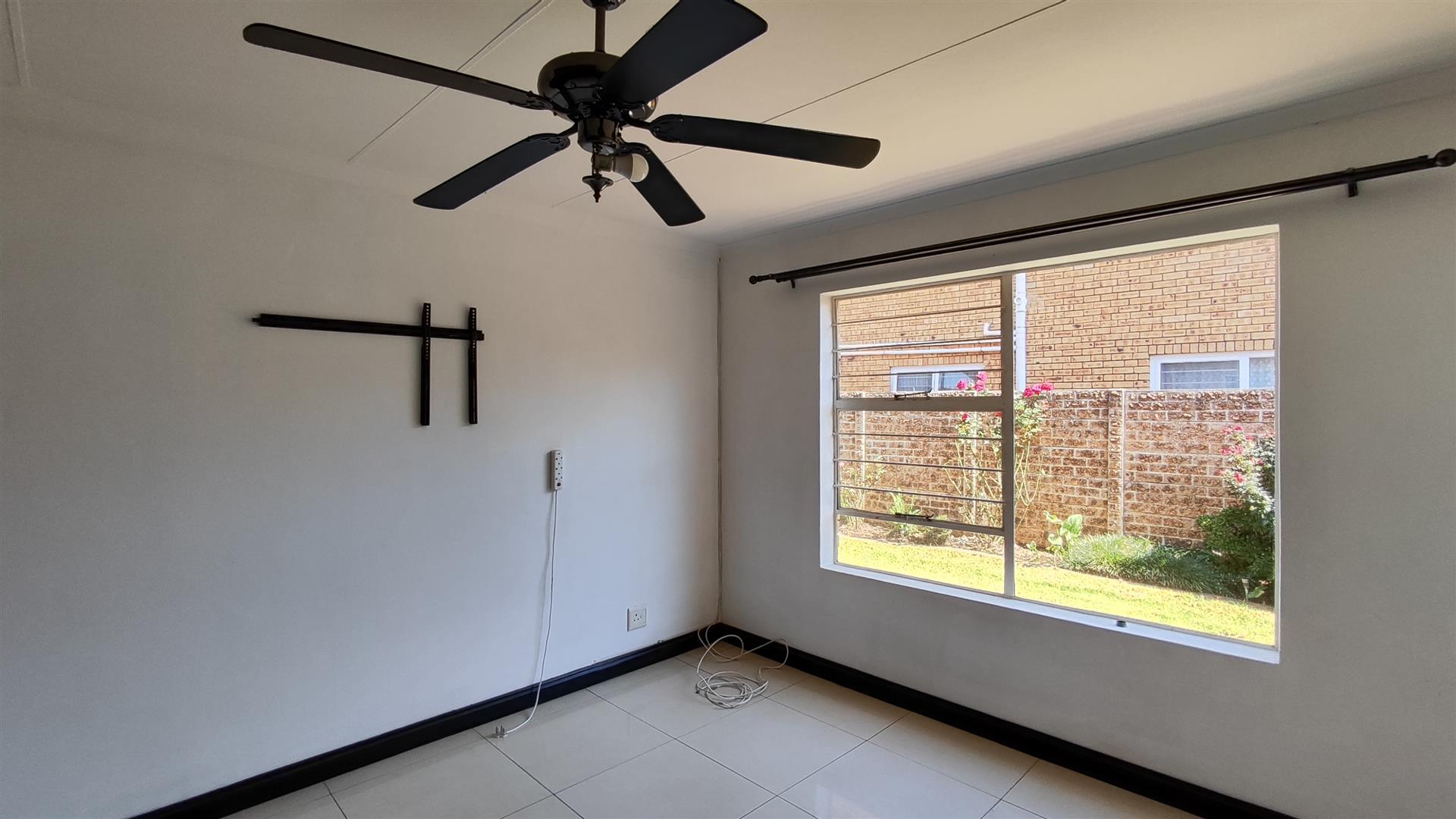 Bed Room 3 - 23 square meters of property in Bonaero Park