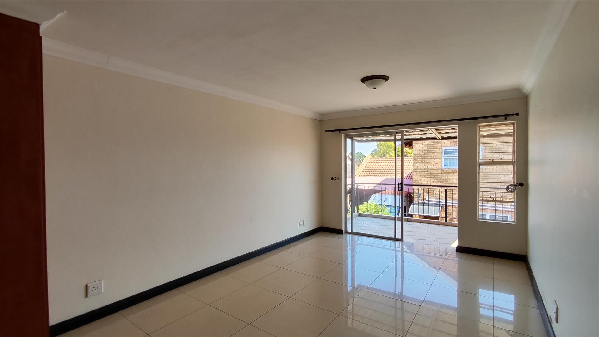 Main Bedroom - 26 square meters of property in Bonaero Park