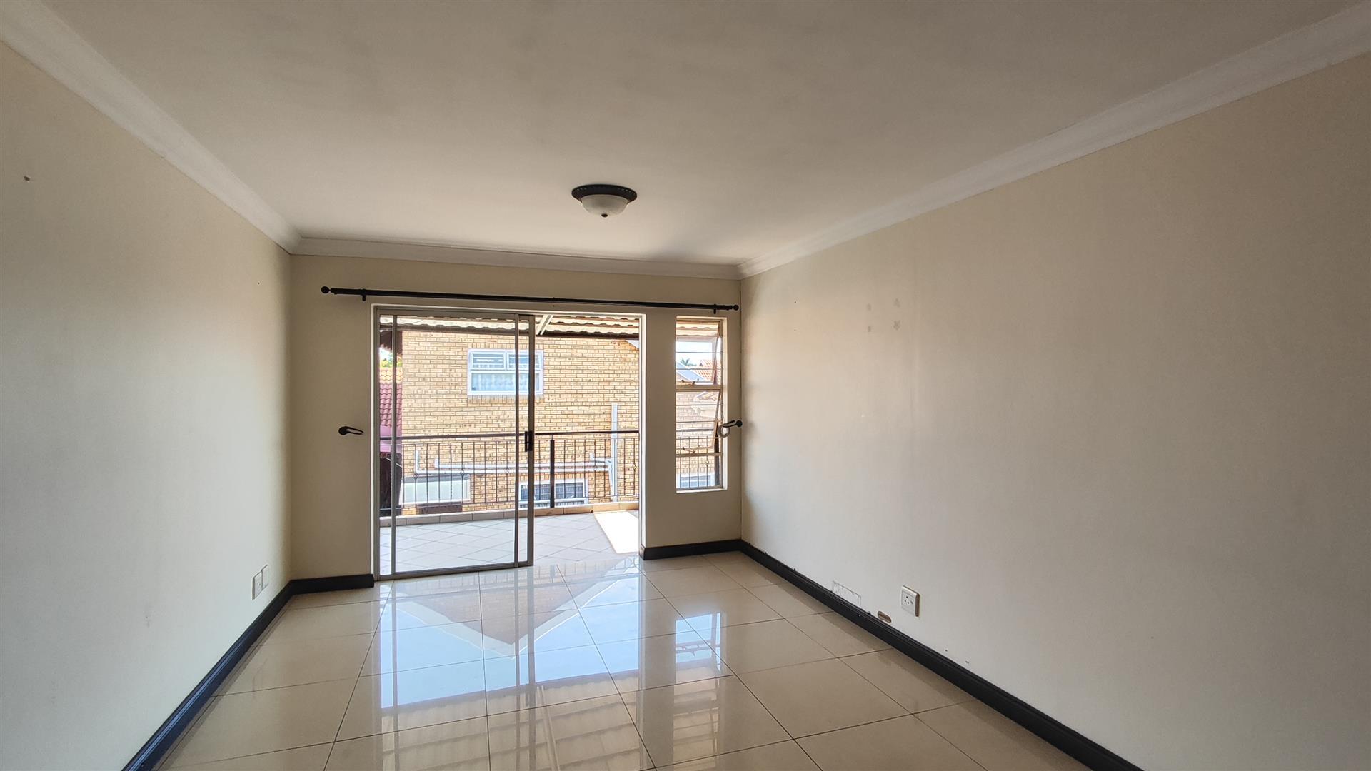 Main Bedroom - 26 square meters of property in Bonaero Park