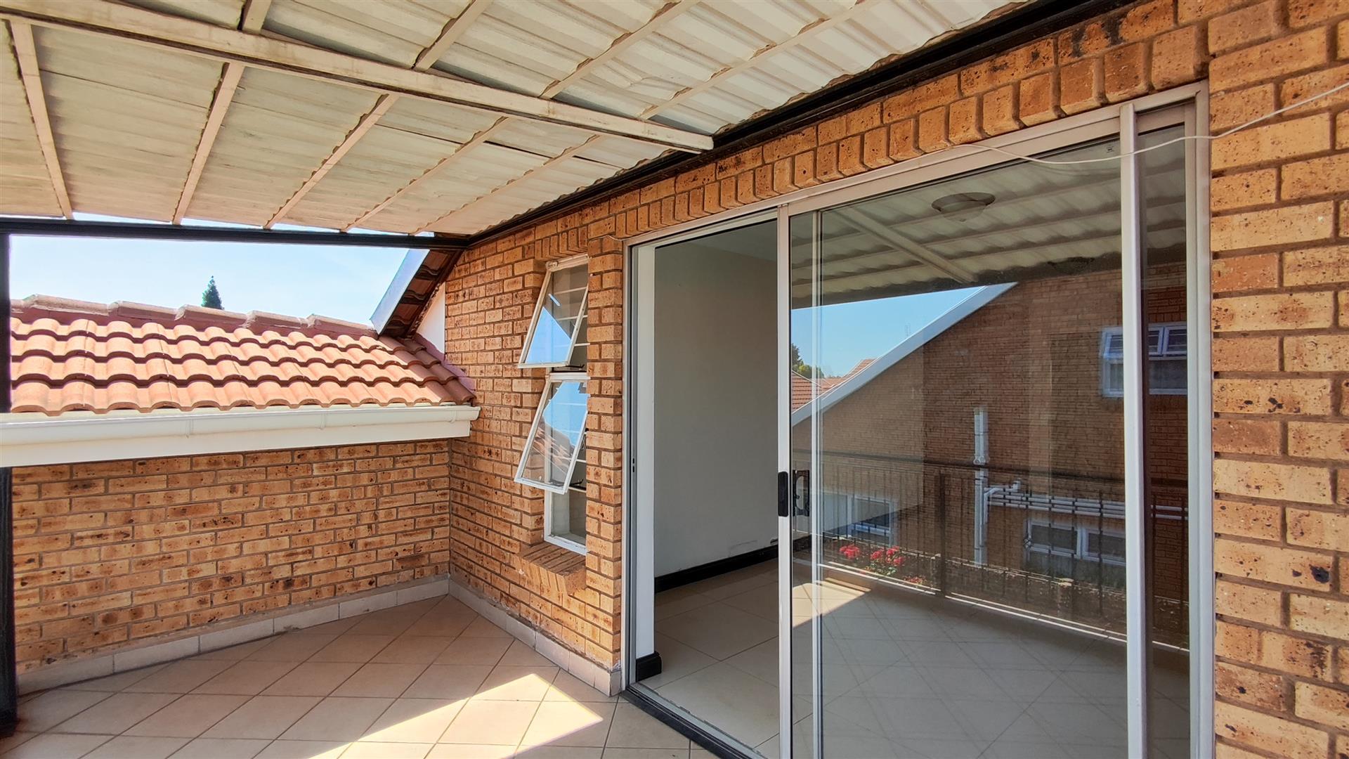 Balcony - 11 square meters of property in Bonaero Park