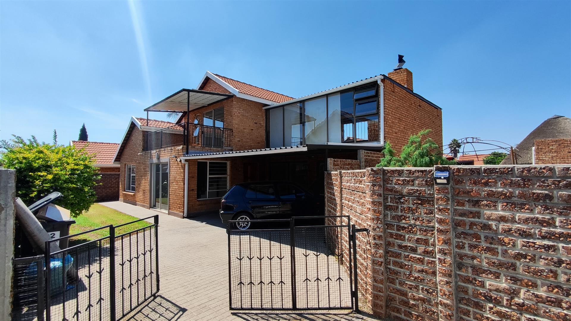 Front View of property in Bonaero Park