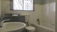 Bathroom 1 - 5 square meters of property in Mondeor