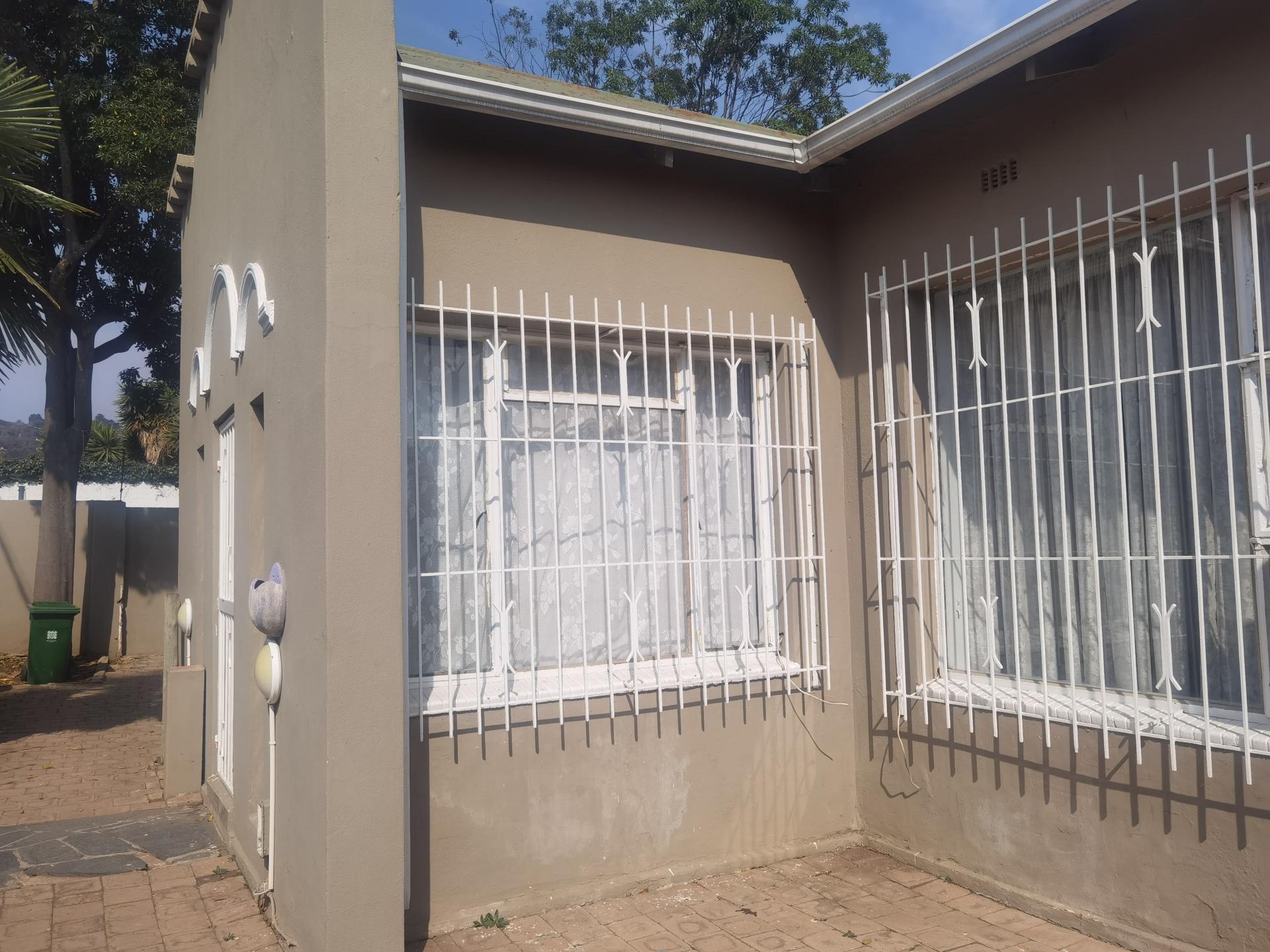 Front View of property in Orange Grove