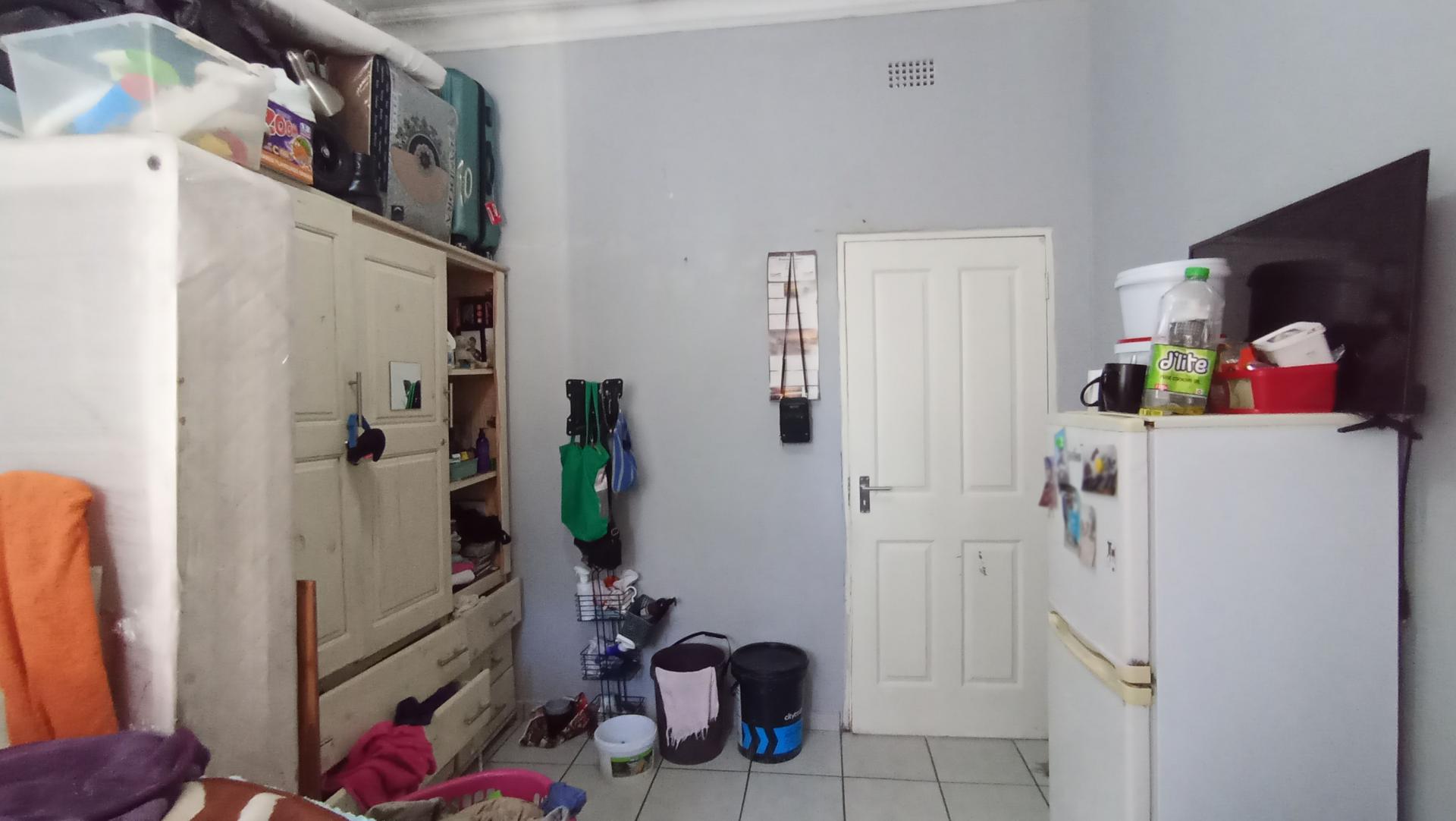 Bed Room 1 - 13 square meters of property in Orange Grove