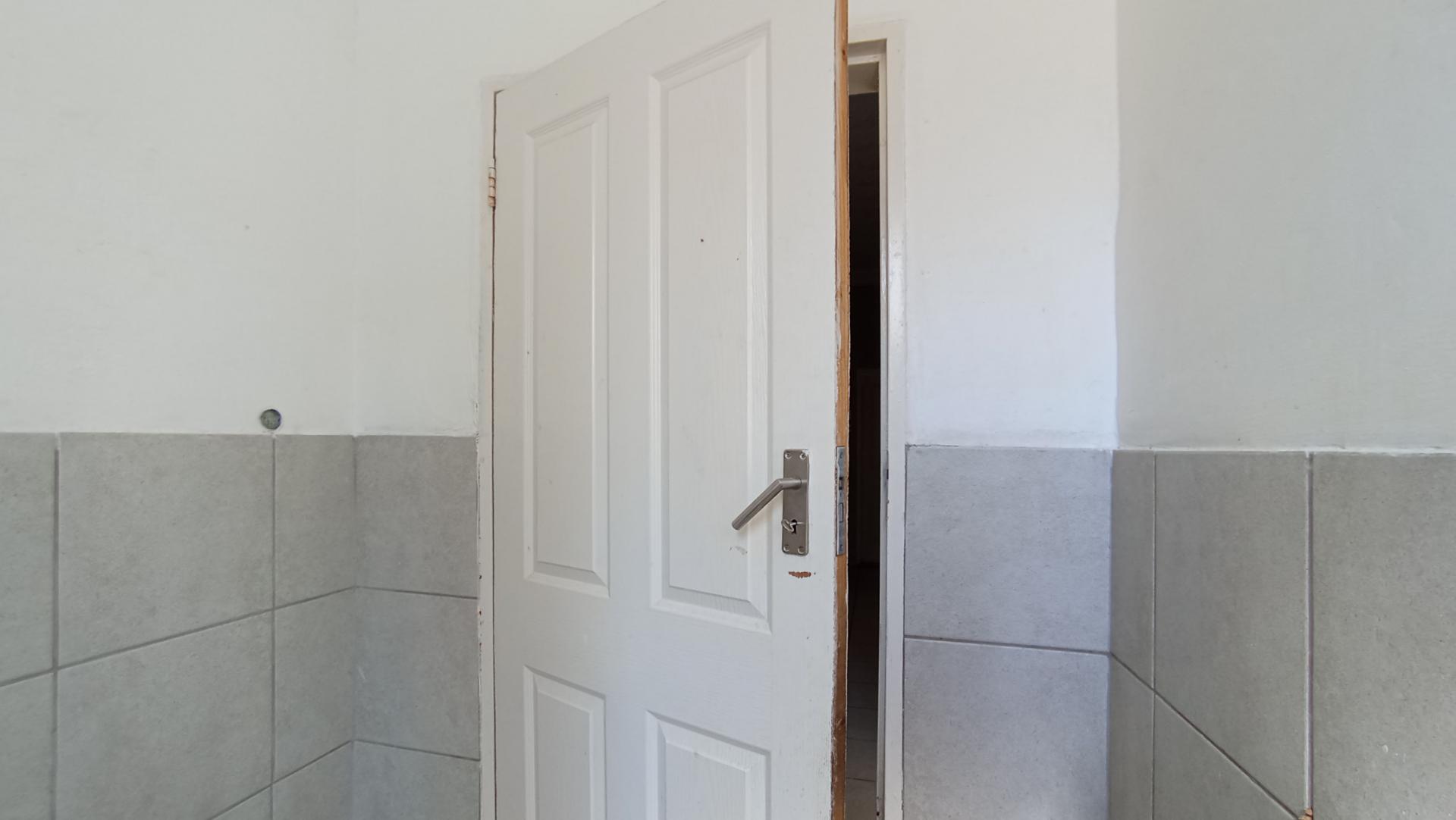 Bathroom 2 - 4 square meters of property in Orange Grove