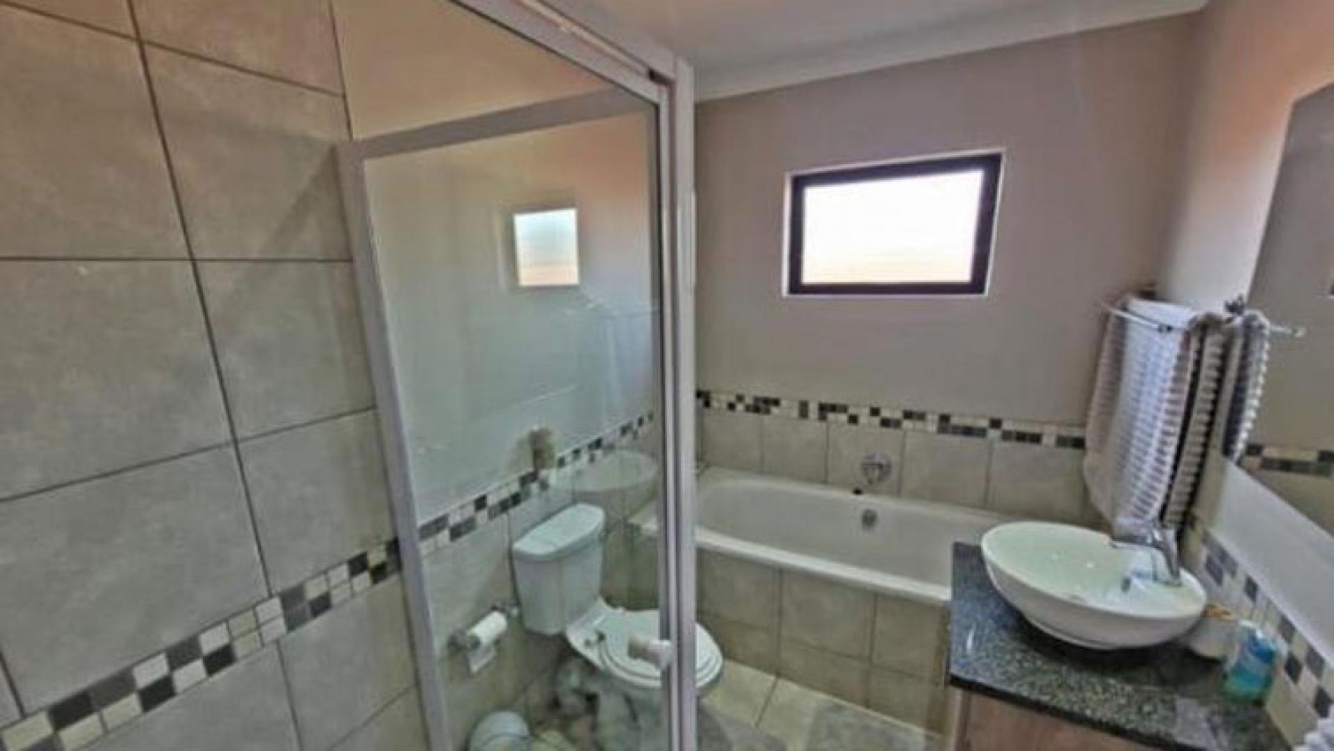 Bathroom 1 of property in Spitskop Small Holdings