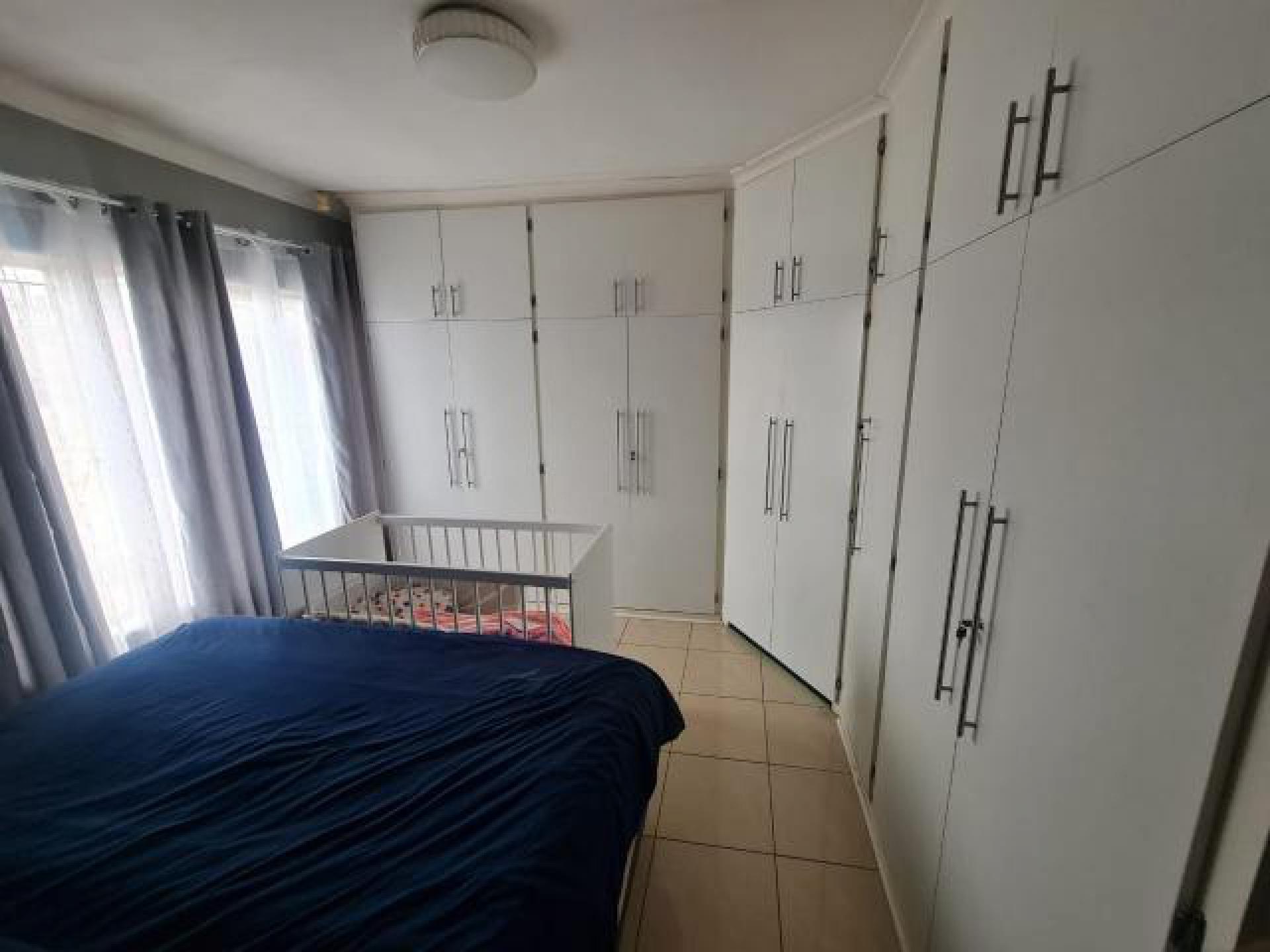 Bed Room 1 of property in Bombay Heights