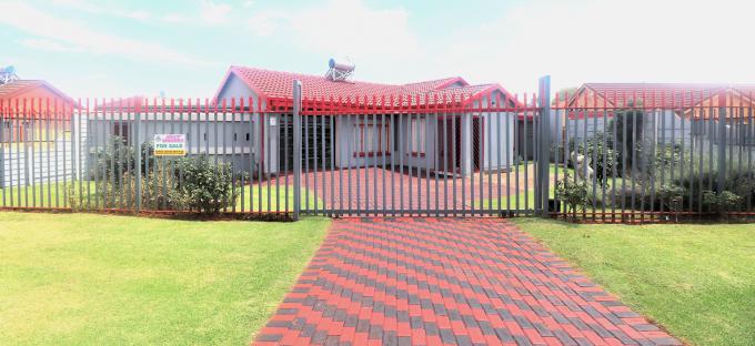 3 Bedroom House for Sale For Sale in Lenasia South - MR621100