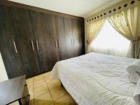 Main Bedroom of property in Watervalspruit