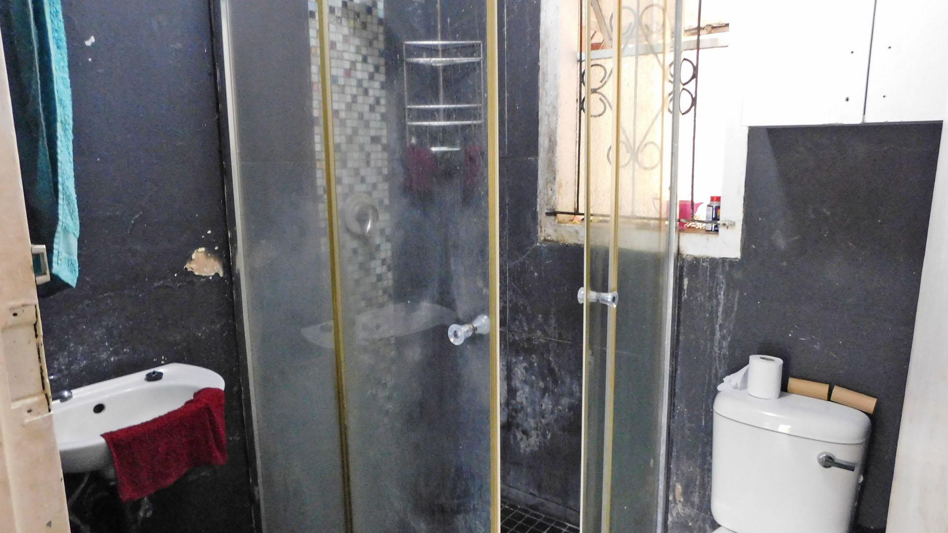 Bathroom 1 - 3 square meters of property in Lenham