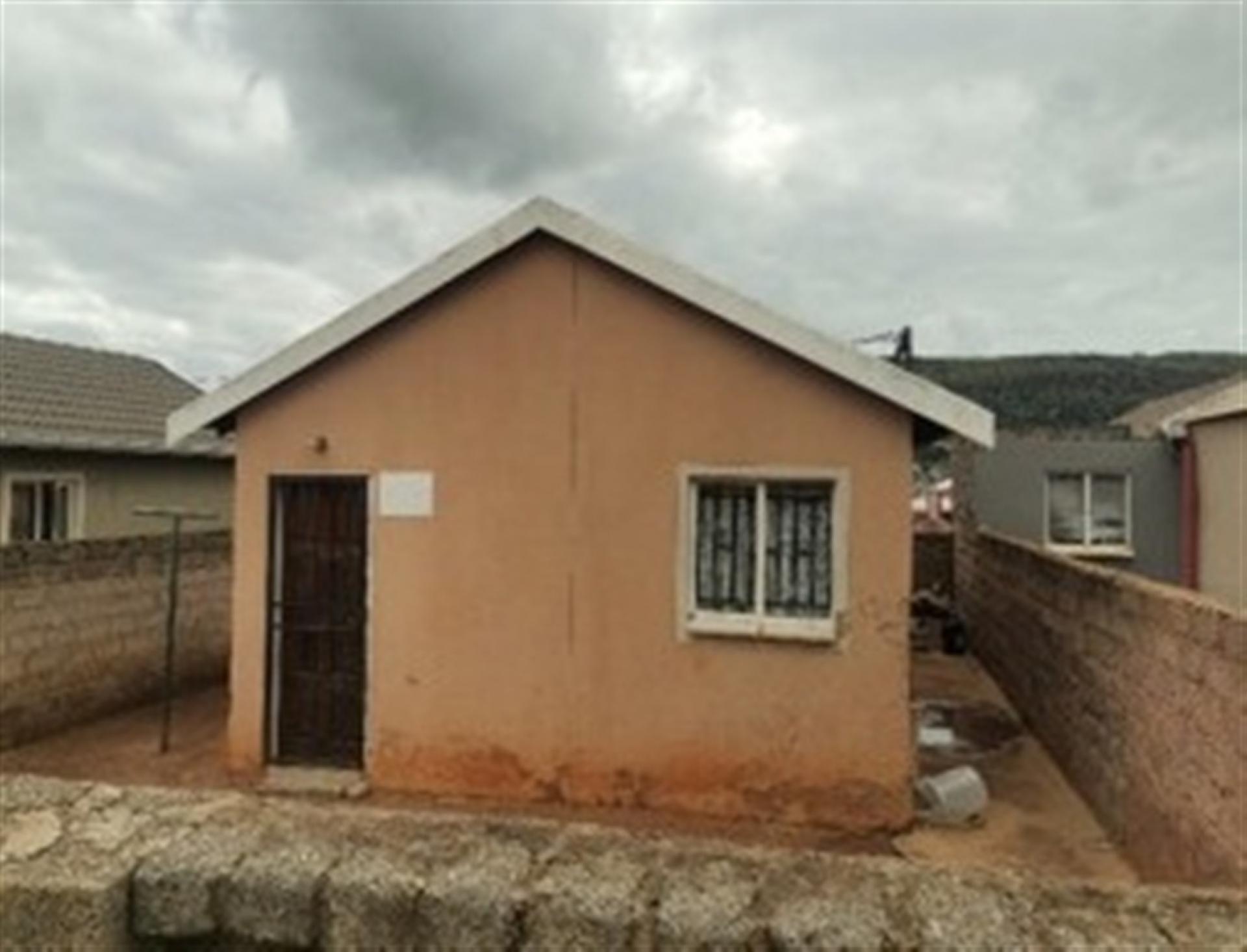 Garage of property in Mahube Valley