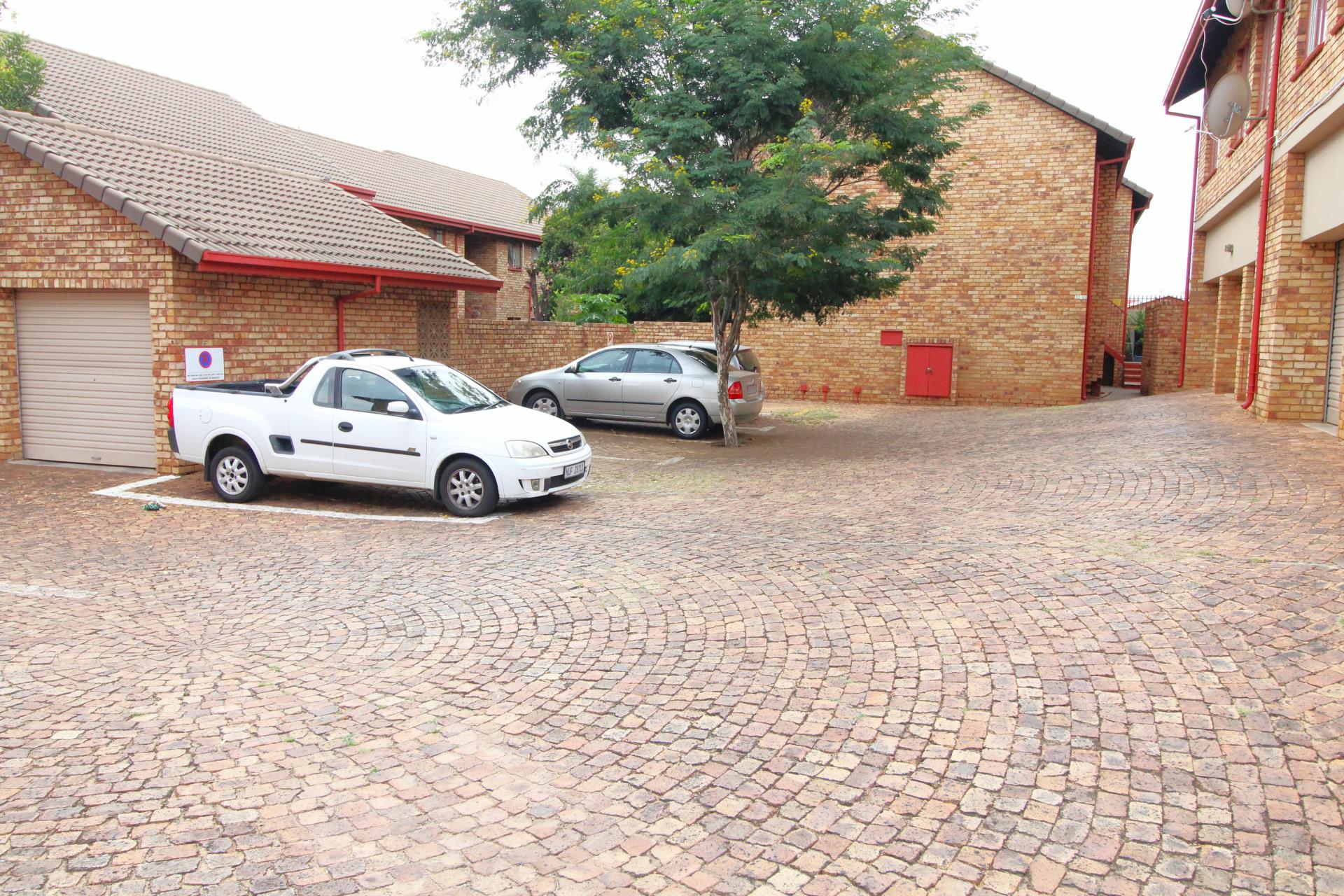 2 Bedroom Apartment for Sale For Sale in Zwartkop MR621251