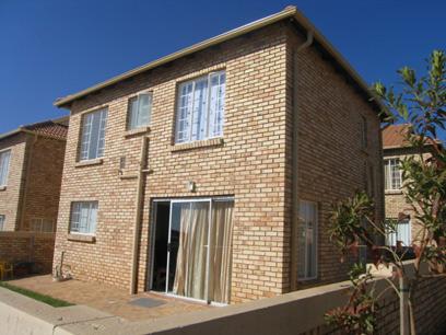 3 Bedroom Simplex for Sale For Sale in Heuweloord - Home Sell - MR62126