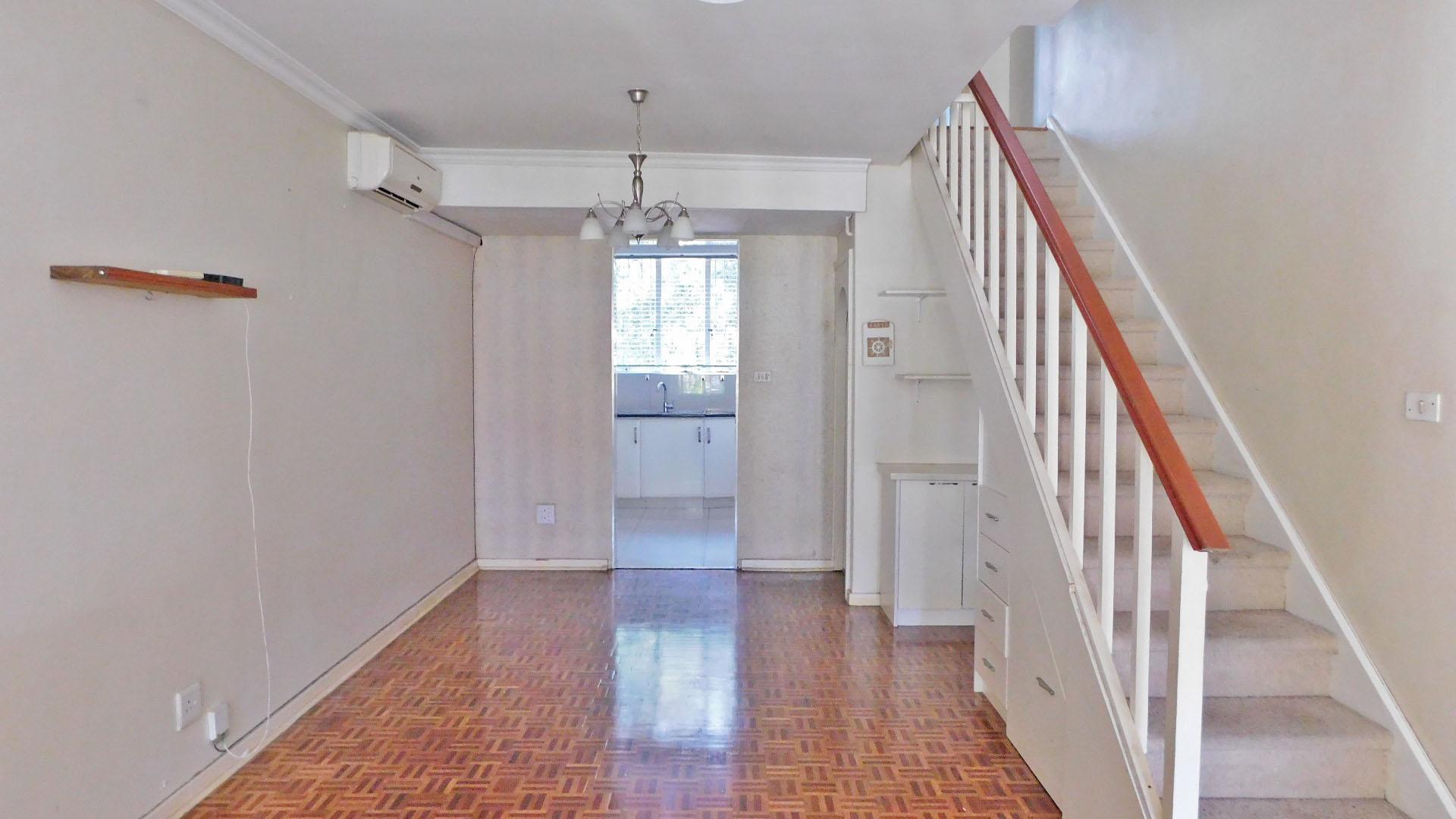 Lounges - 15 square meters of property in Musgrave