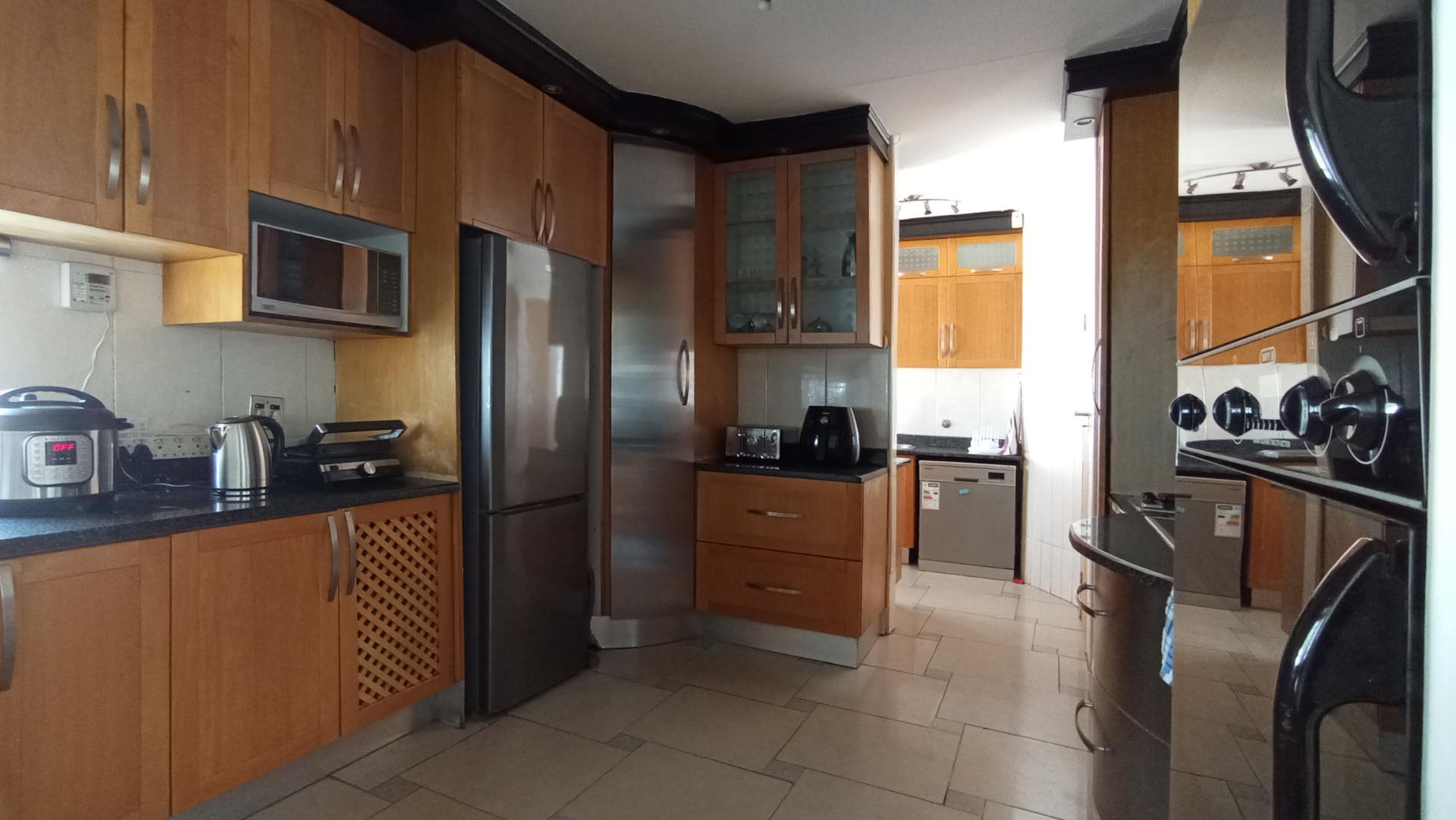 Kitchen - 14 square meters of property in Kelvin