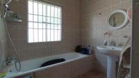 Bathroom 2 - 4 square meters of property in Kelvin