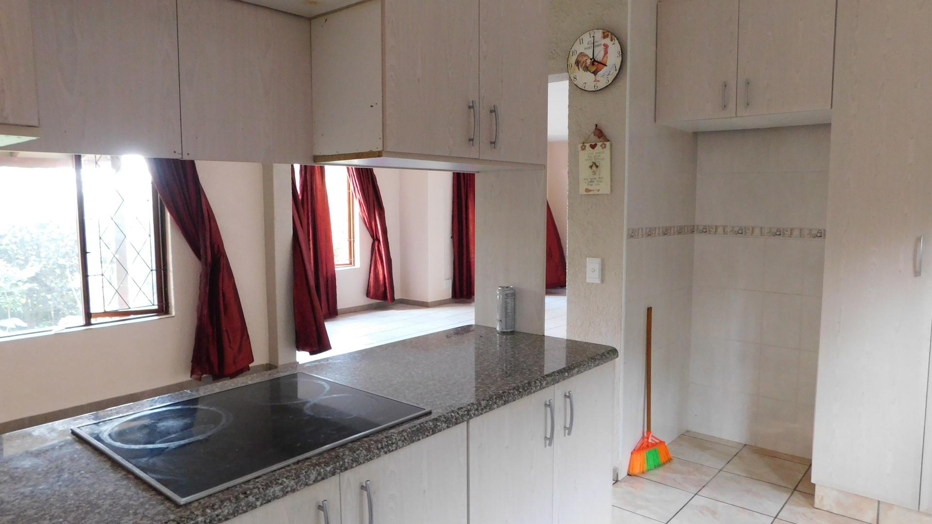 Kitchen - 13 square meters of property in Kingsburgh