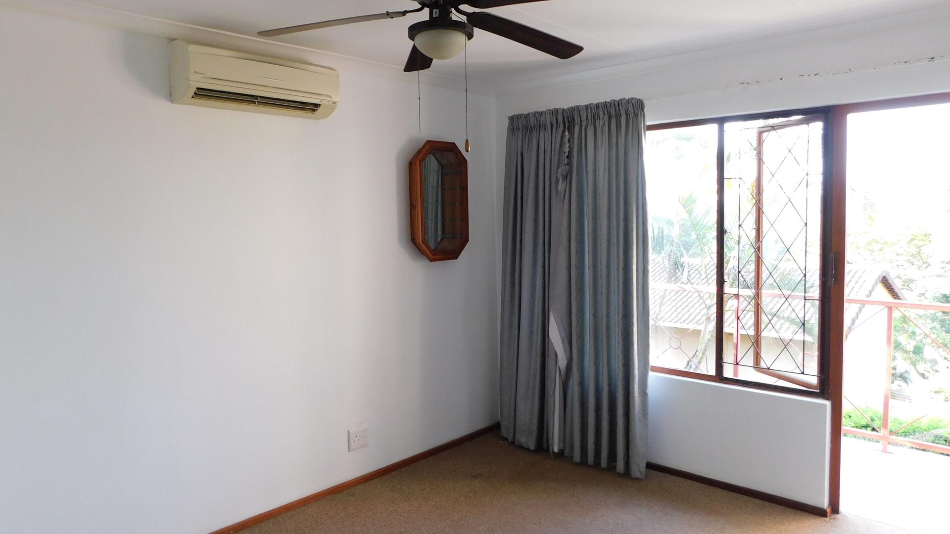 Main Bedroom - 14 square meters of property in Kingsburgh