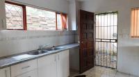 Kitchen - 13 square meters of property in Kingsburgh