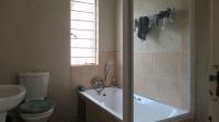 Bathroom 1 - 5 square meters of property in Klippoortje