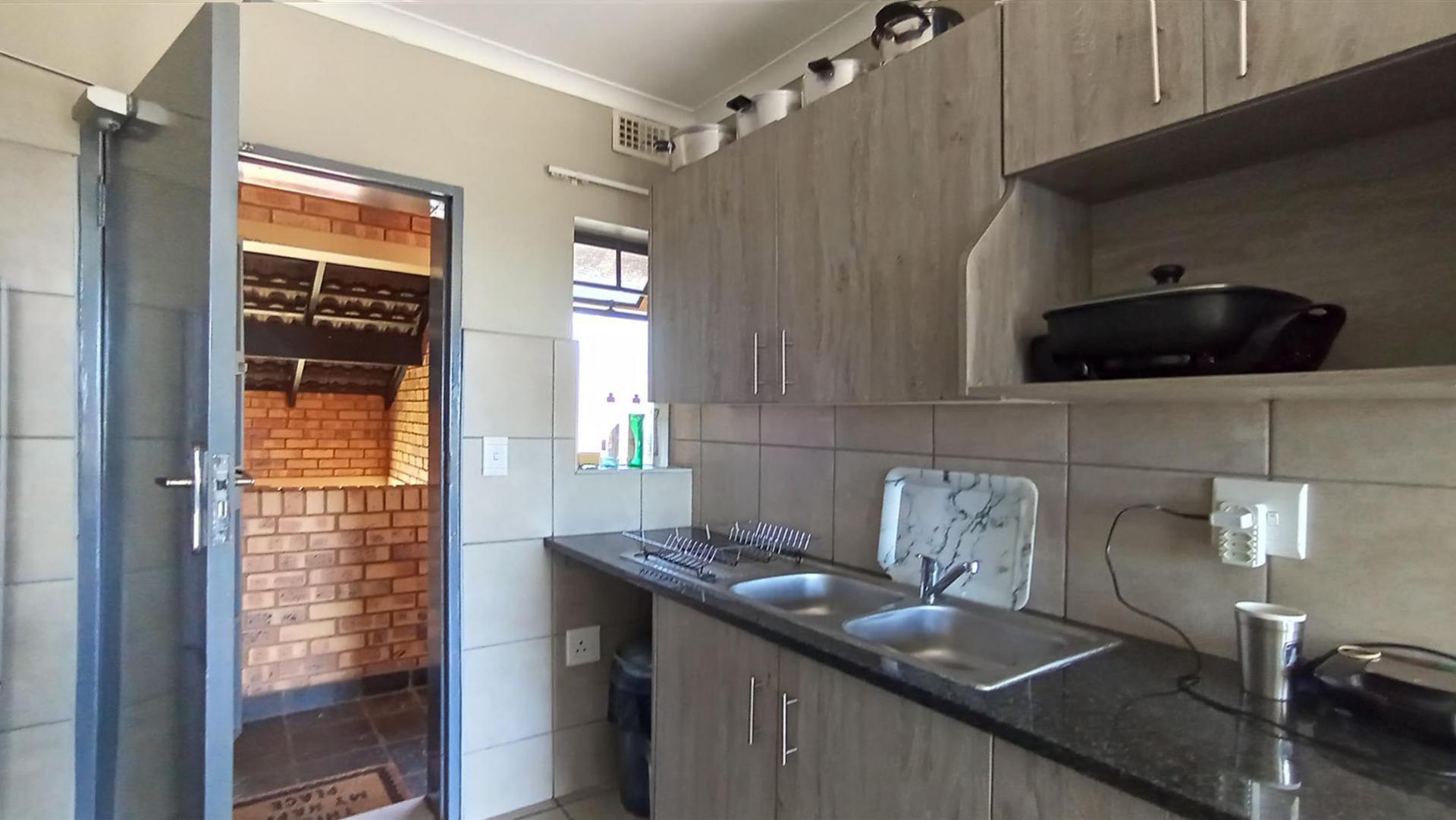 Kitchen - 6 square meters of property in Montana Tuine