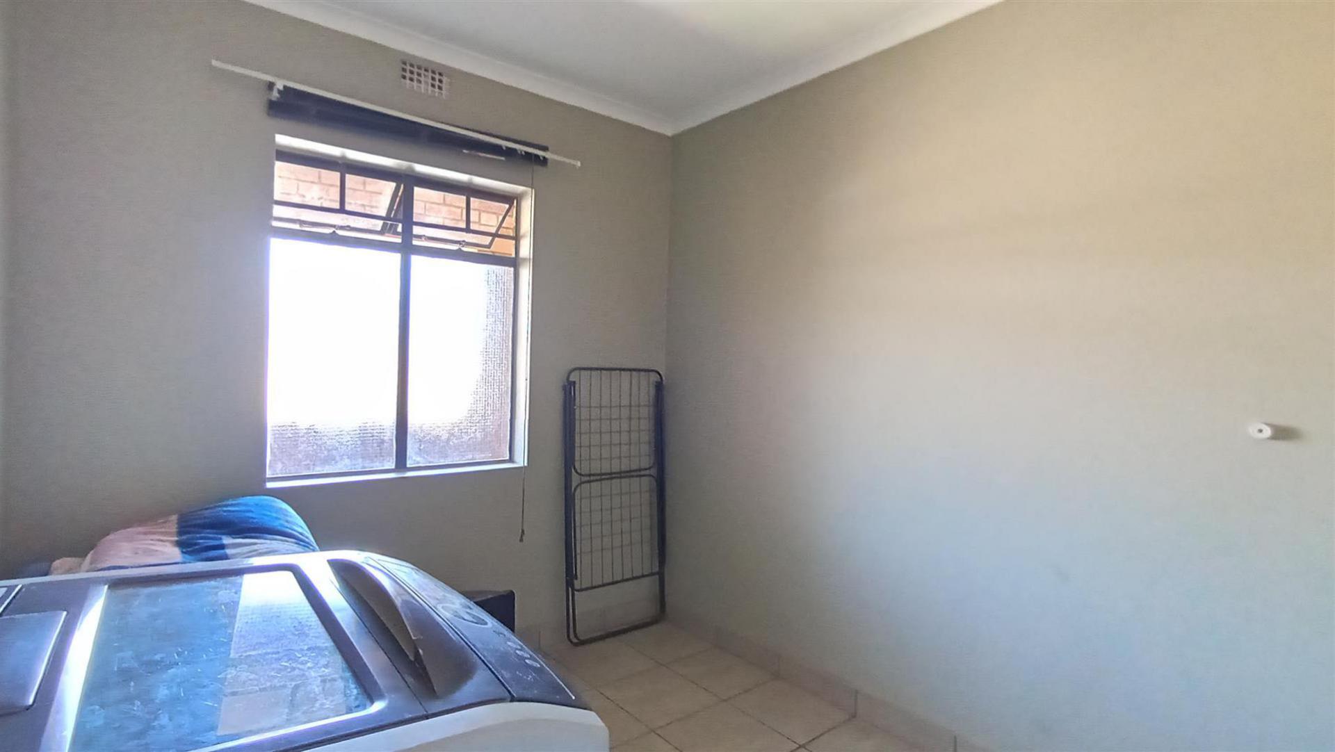 Bed Room 2 - 8 square meters of property in Montana Tuine