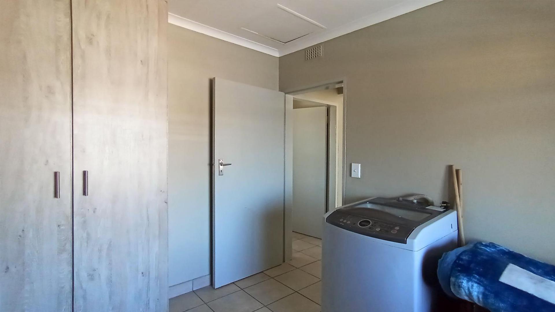 Bed Room 2 - 8 square meters of property in Montana Tuine