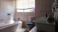 Bathroom 1 - 11 square meters of property in Witpoortjie