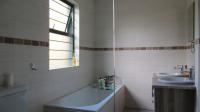 Main Bathroom - 7 square meters of property in Brackenhurst