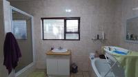 Main Bathroom - 10 square meters of property in Kuils River