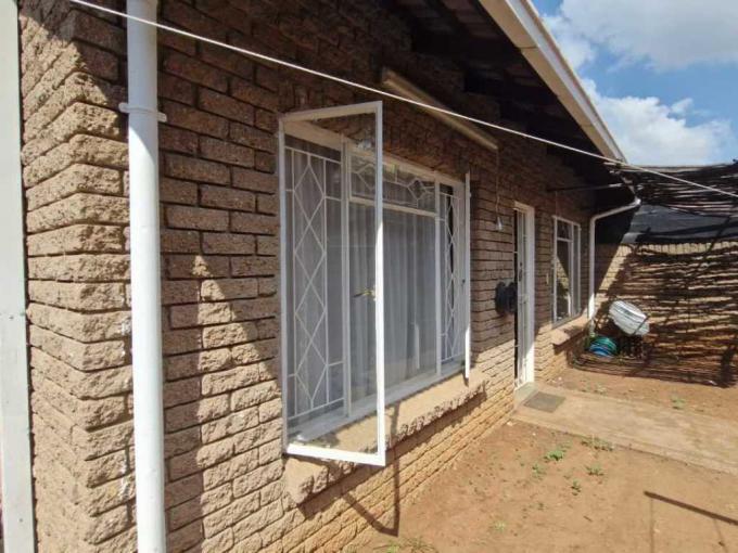 2 Bedroom Apartment for Sale For Sale in Rustenburg - MR621538