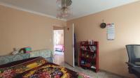 Bed Room 1 - 13 square meters of property in Sundowner