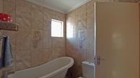 Bathroom 1 - 6 square meters of property in Sundowner