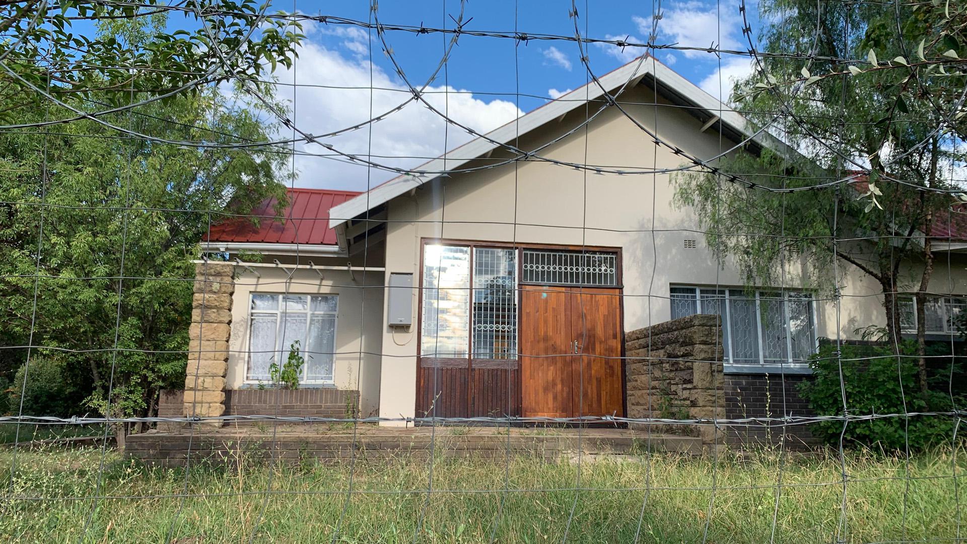 Front View of property in Lady Grey