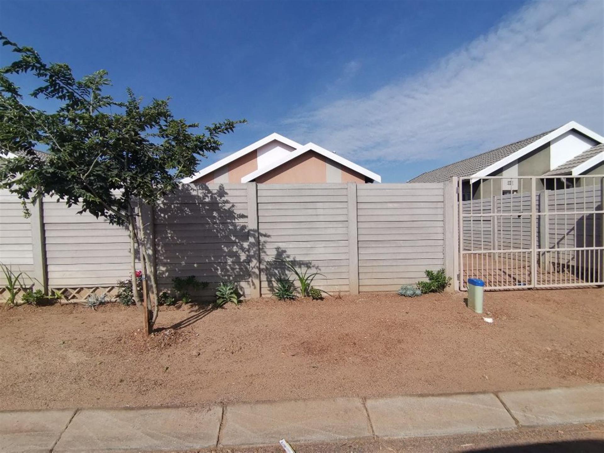 Front View of property in Palm Ridge