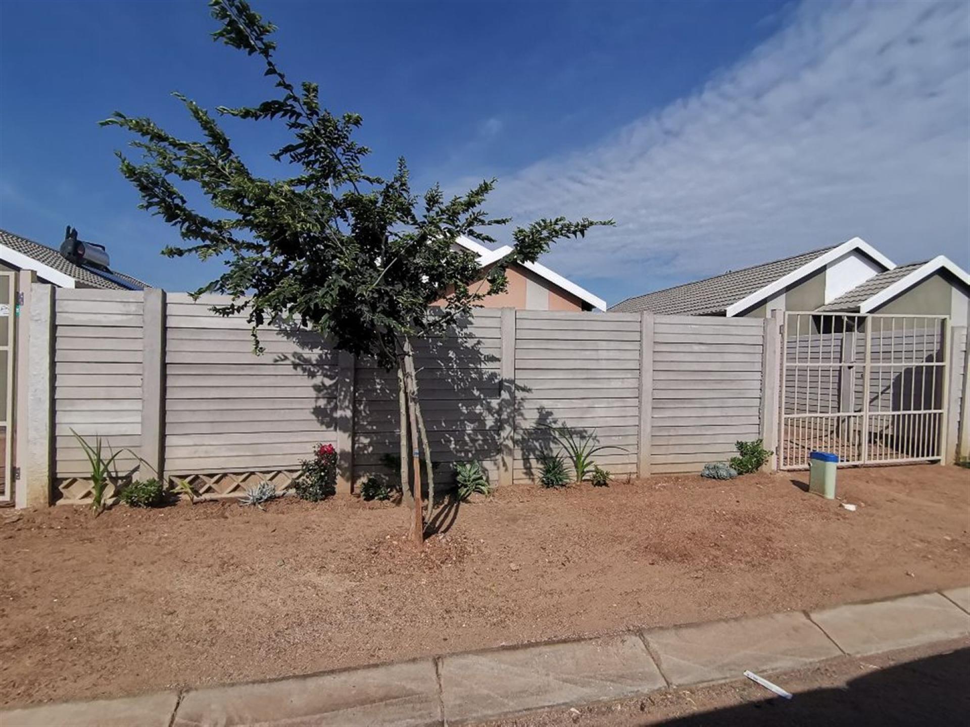 Front View of property in Palm Ridge