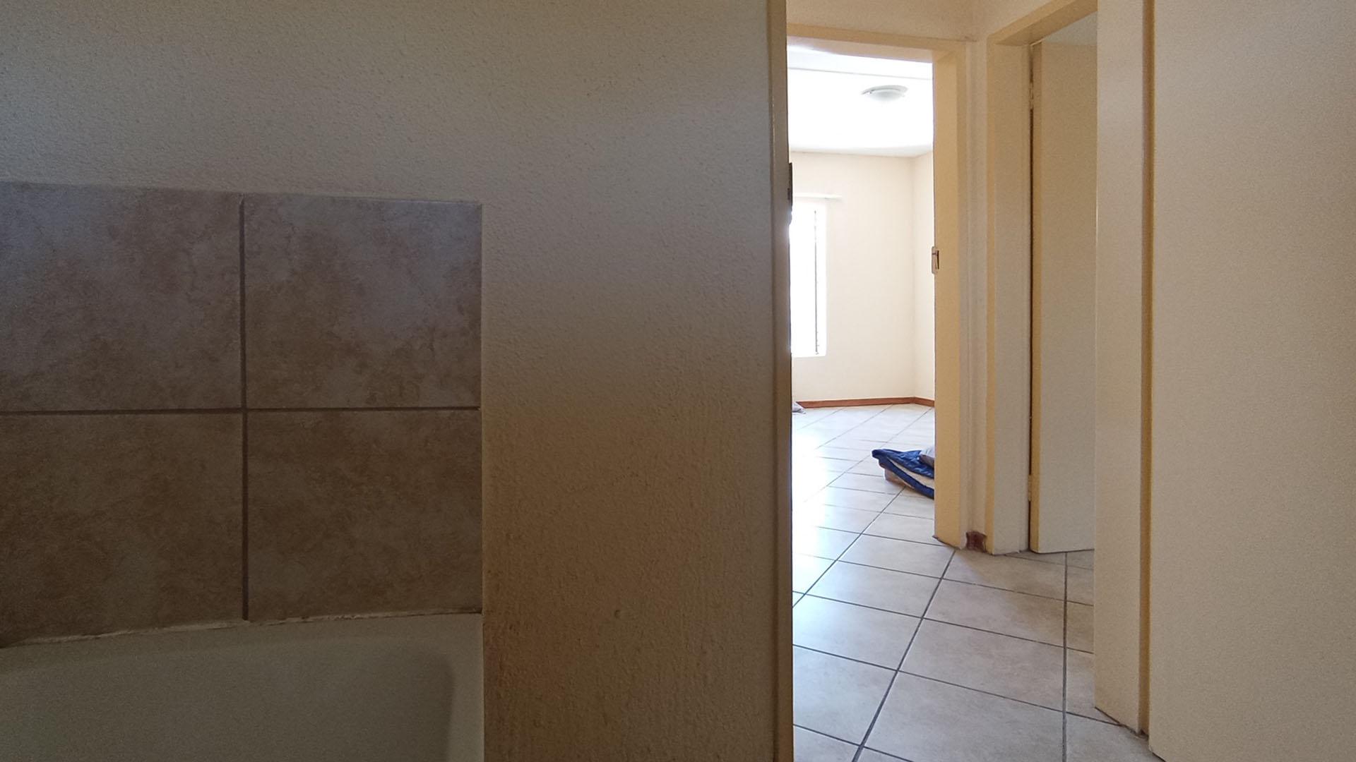 Bathroom 1 - 5 square meters of property in Olievenhoutbos