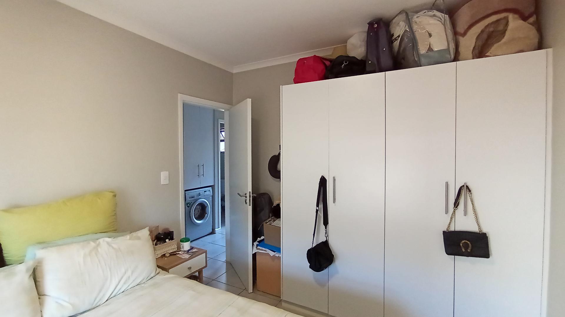 Bed Room 2 - 12 square meters of property in Waterfall