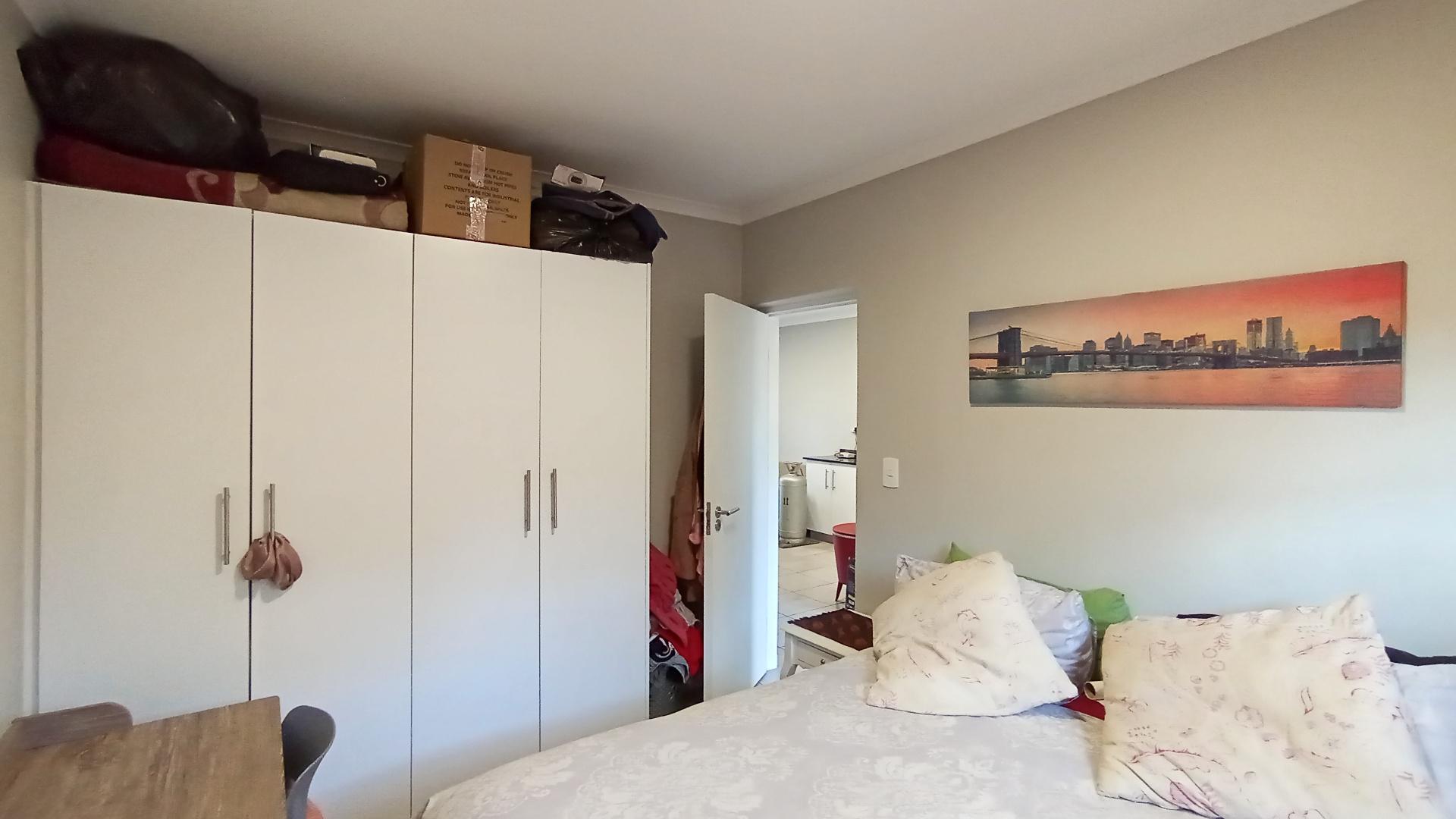 Bed Room 1 - 12 square meters of property in Waterfall