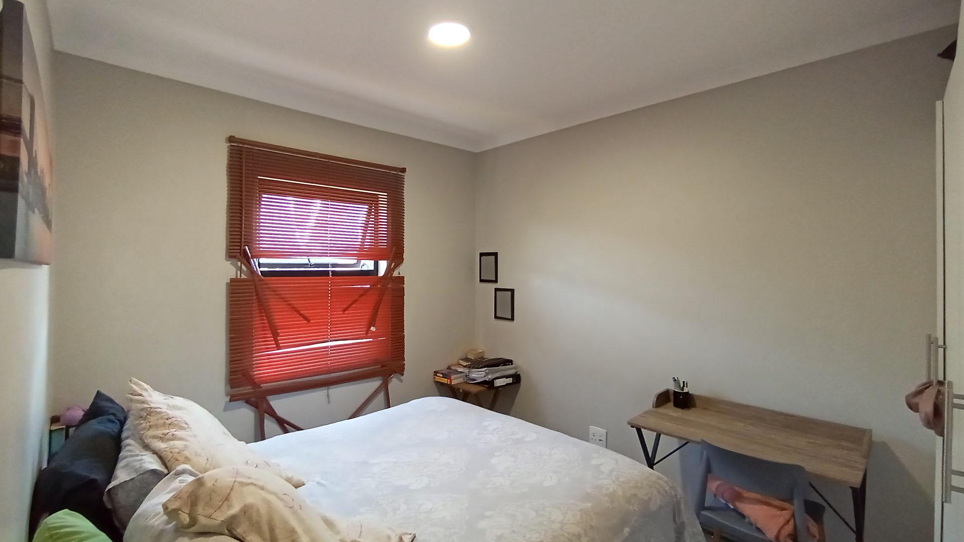 Bed Room 1 - 12 square meters of property in Waterfall