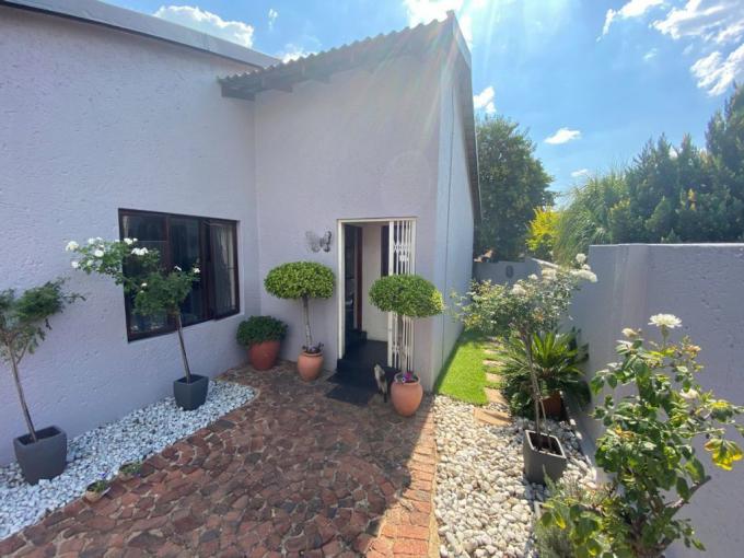 3 Bedroom Simplex for Sale For Sale in Fourways - MR621761