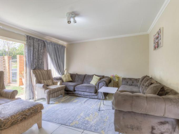 3 Bedroom Simplex for Sale For Sale in Equestria - MR621865