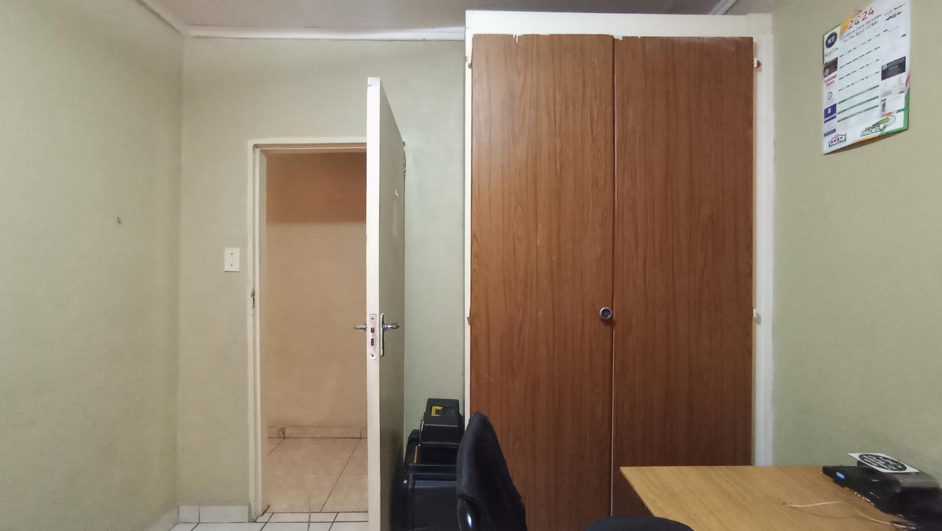 Bed Room 2 - 10 square meters of property in Elandspoort