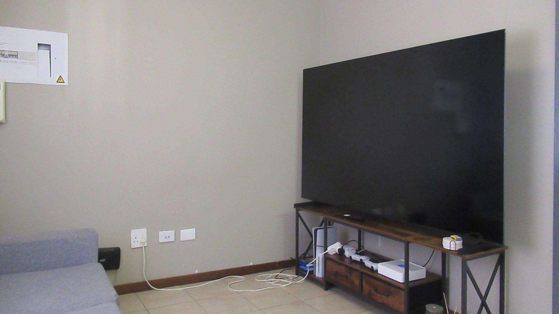 Lounges - 10 square meters of property in Ferndale - JHB